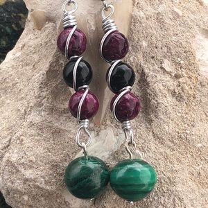 Beaded Dangle Earrings Green/pink/black stones